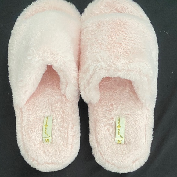 Jane Marie Shoes - Women's Pink Fuzzy Slippers